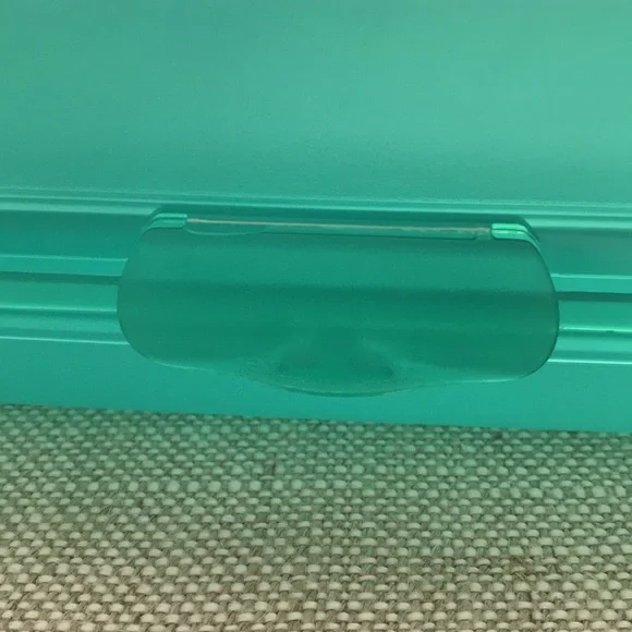 Tupperware Container - Picture 3 of 9